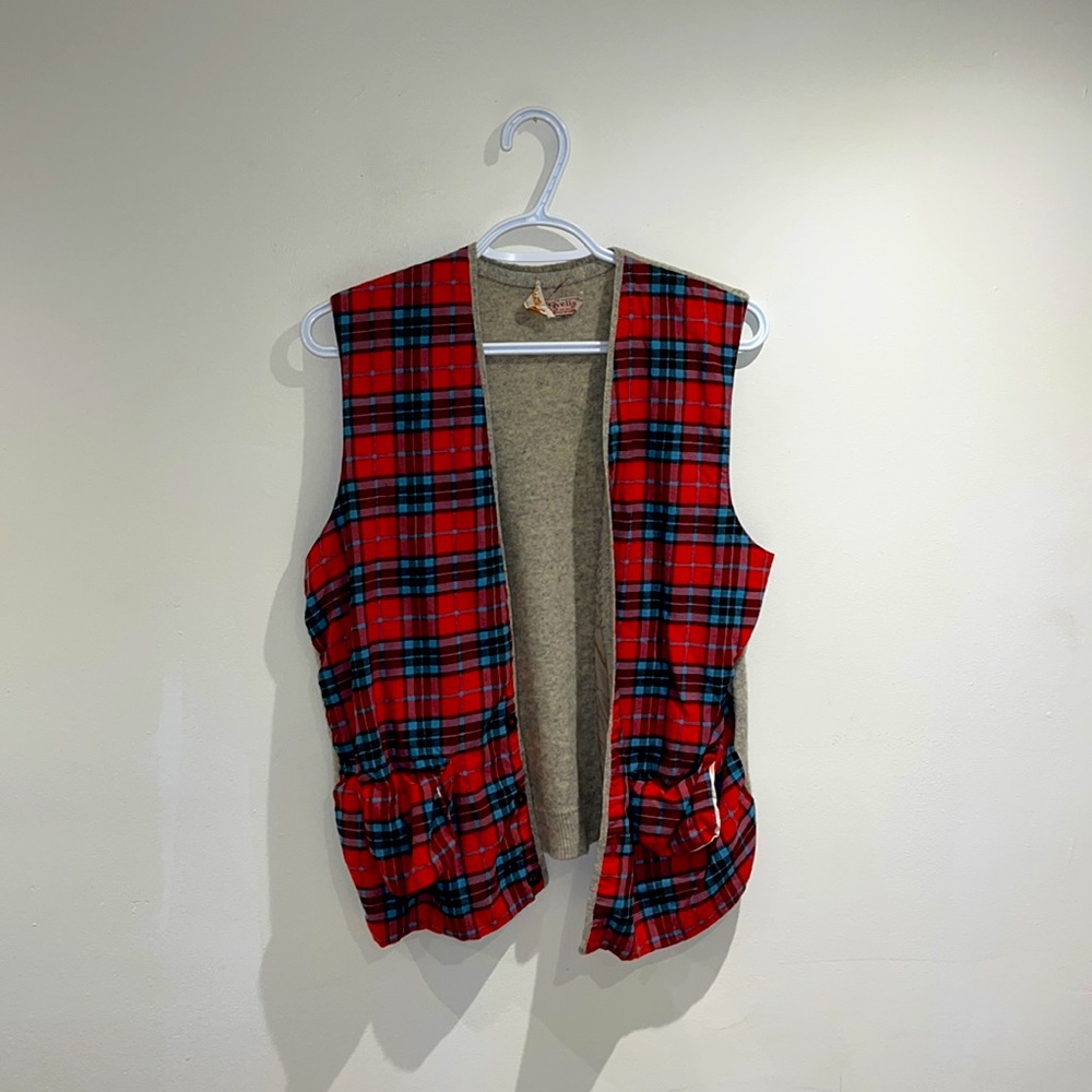 JANTZEN LARGE PLAID VEST - USED GOOD